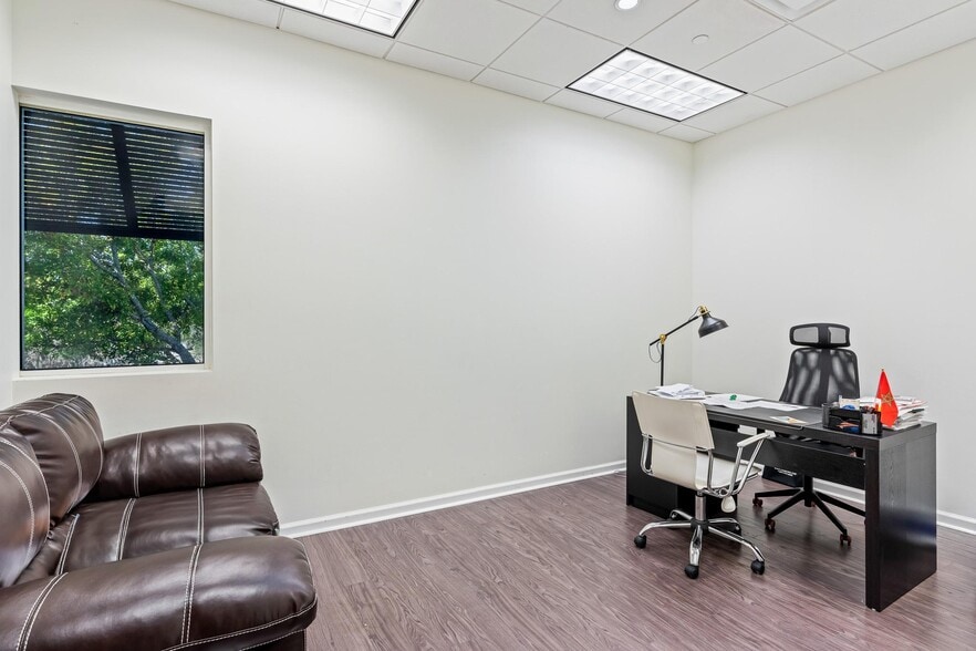 More Photos Of 8865 Commodity Cir, Orlando Office For Sale