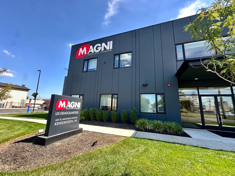 More Photos Of 651 N Michigan Ave, Kenilworth Service For Lease