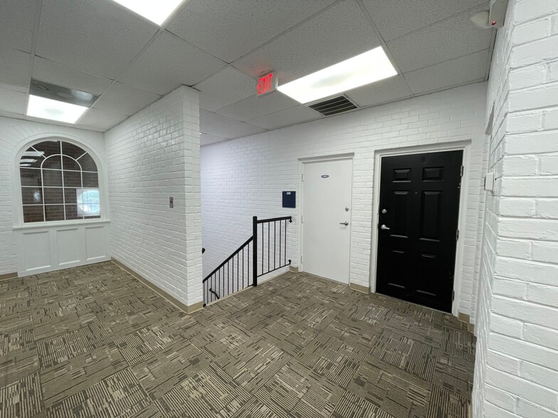 More Photos Of 11355 Pembrooke Sq, Waldorf Medical For Sale