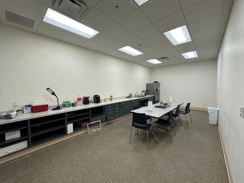 More Photos Of 18011 Grand Bay Ct, Baton Rouge Office For Lease