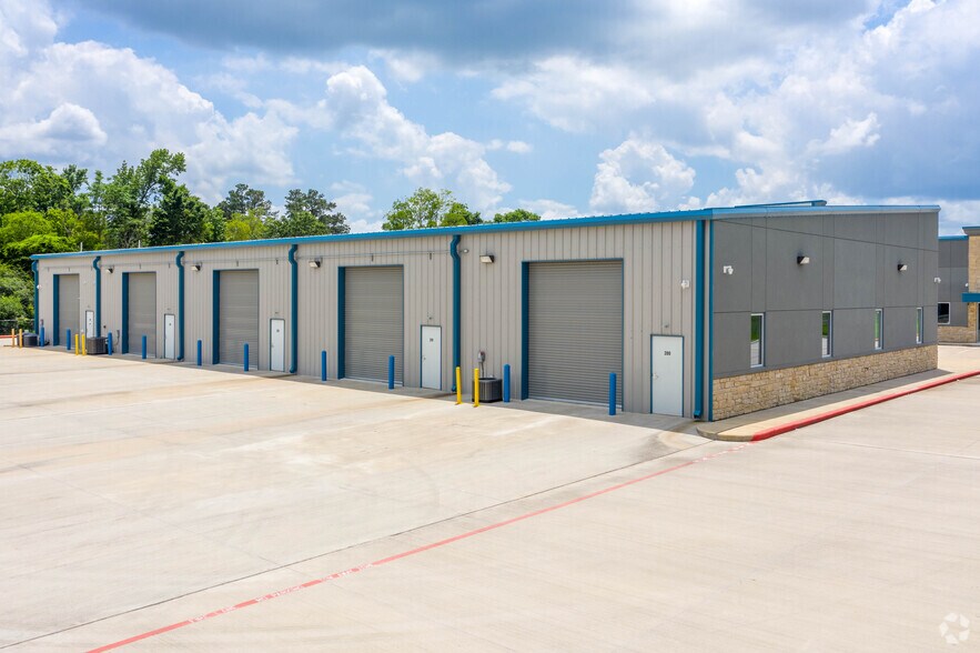 More Photos Of 27905 Commercial Park Rd, Tomball Warehouse For Lease