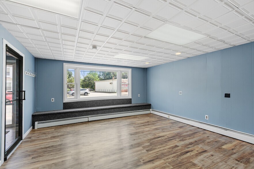 More Photos Of 127-129 Lowell St, Methuen Freestanding For Lease