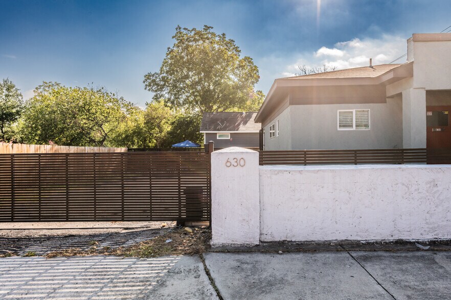 More Photos Of 630 S Walters, San Antonio Freestanding For Sale