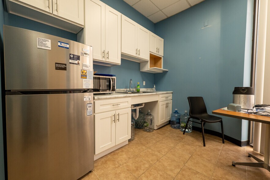 More Photos Of 24 Main St, Toms River Bank For Lease