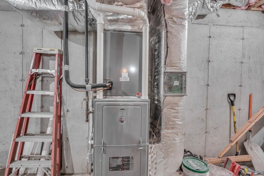 More Photos Of 715 Flanders Rd, Riverhead Office For Sale