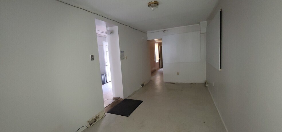 More Photos Of 52 S 6th St, Reading General Retail For Lease