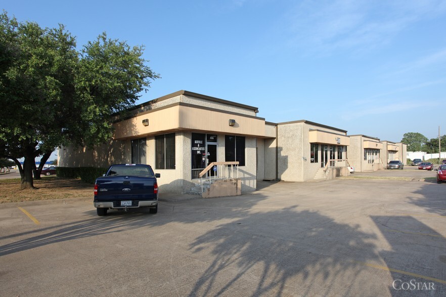 Primary Photo Of 10549 2302 - 2326 Myrtle Springs Ave, Dallas Warehouse For Lease