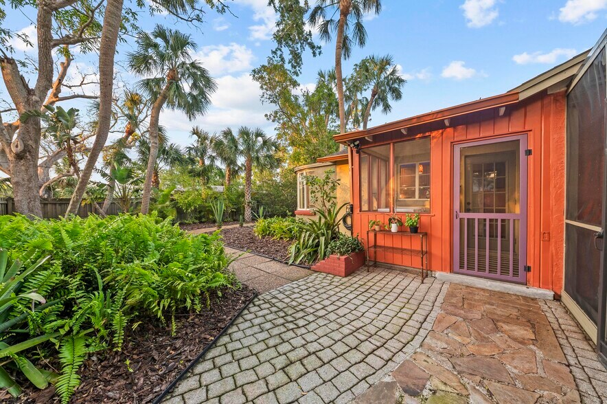 More Photos Of 941 Virginia Dr, Sarasota Apartments For Sale