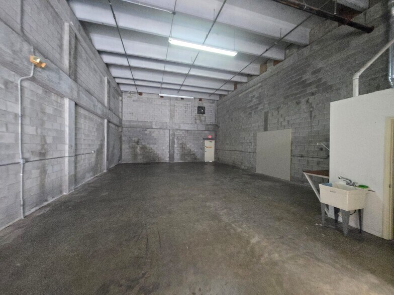 More Photos Of 13901 SW 143rd Ct, Miami Warehouse For Lease