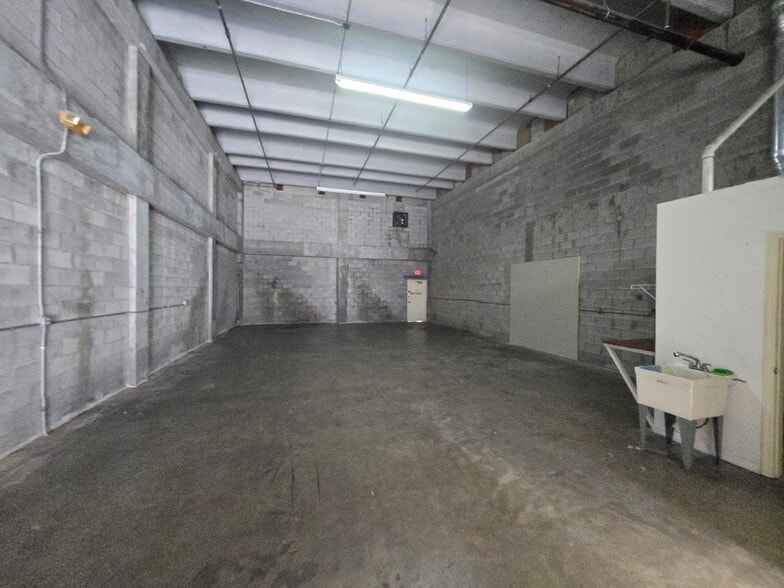 More Photos Of 13901 SW 143rd Ct, Miami Warehouse For Lease