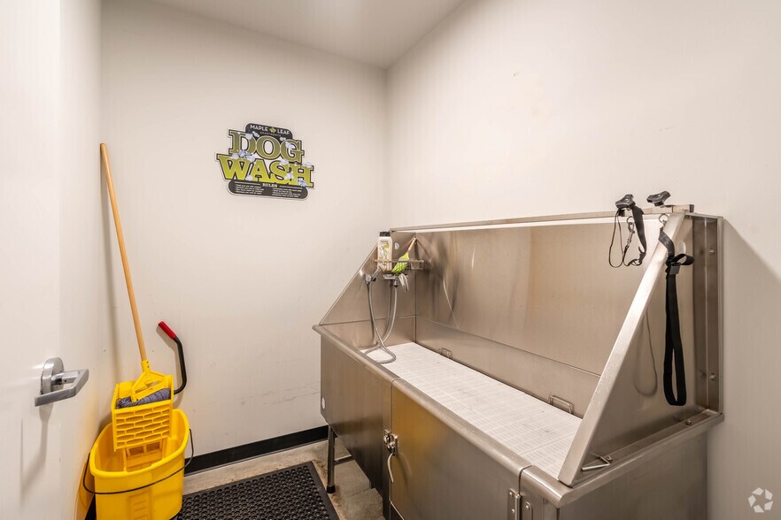 More Photos Of 8829 Roosevelt Way NE, Seattle Apartments For Lease