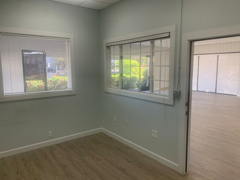 More Photos Of 3485 Airway Dr, Santa Rosa Flex For Lease