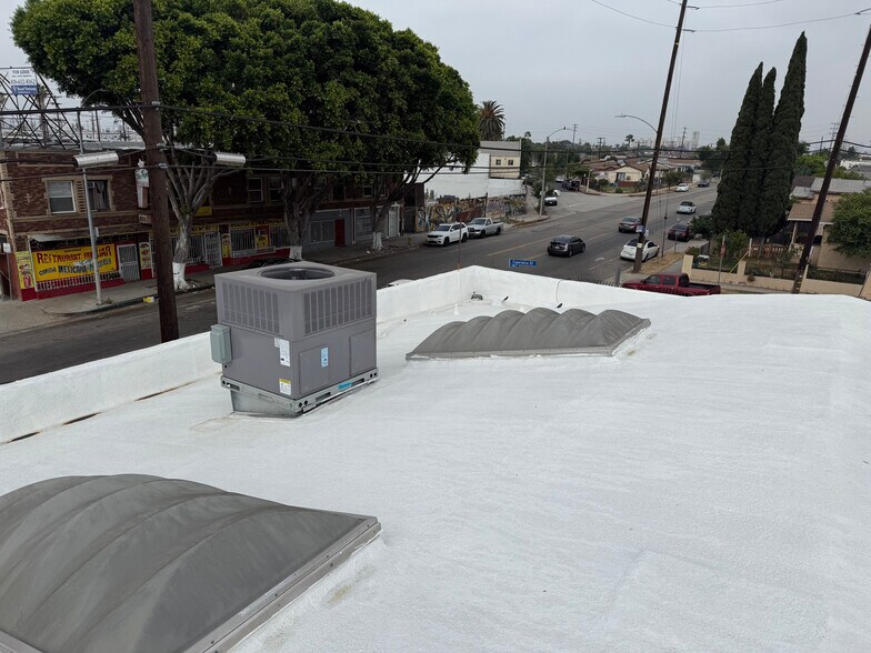 More Photos Of 3601-3605 E 8th St, Los Angeles Distribution For Lease