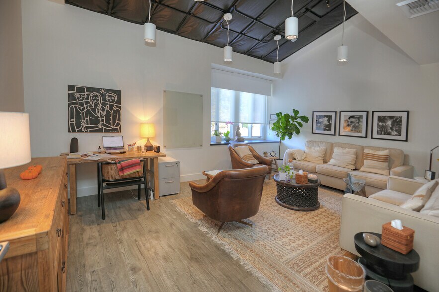 More Photos Of 1135 Eugenia Pl, Carpinteria Office For Sale