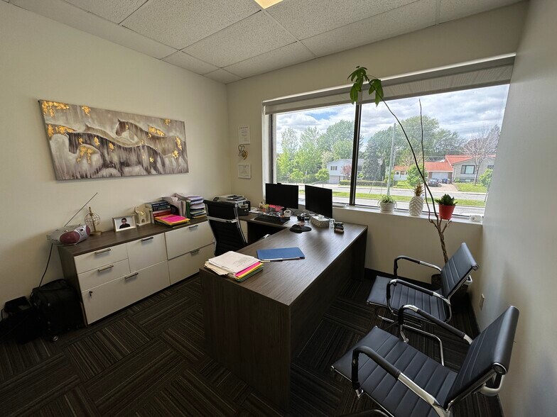 More Photos Of 3000-3140 Boul de Rome, Brossard Storefront For Lease