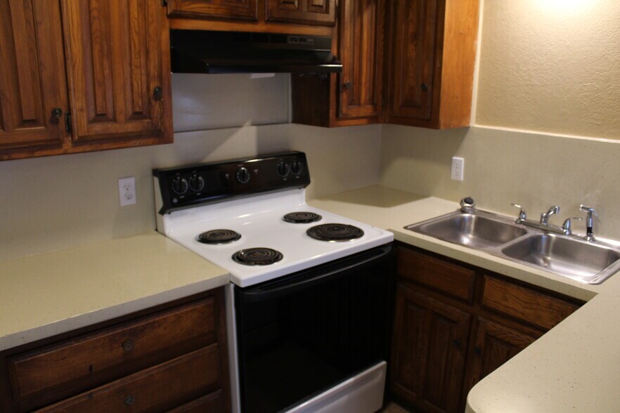 More Photos Of 200 N Jefferson St, Abilene Apartments For Sale