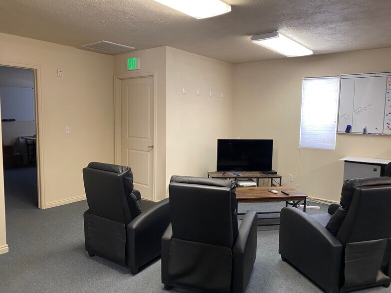 More Photos Of 1200 Avenue E, Ely Office For Sale