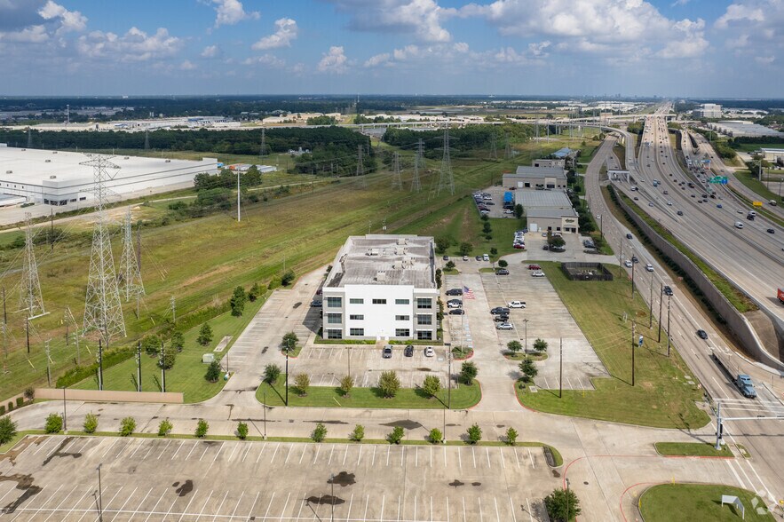 More Photos Of 7102 N Sam Houston Pky W, Houston Office For Sale