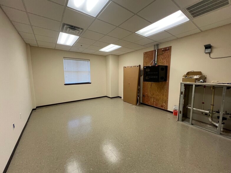 More Photos Of 2350 Bentridge Ln, Fayetteville Office For Lease
