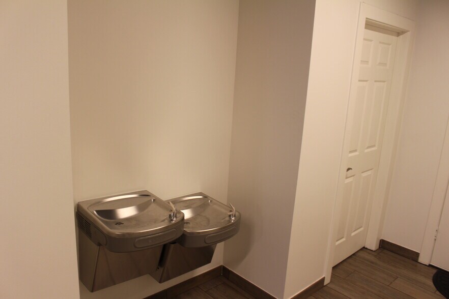 More Photos Of 302 W Defee Ave, Baytown Specialty For Sale