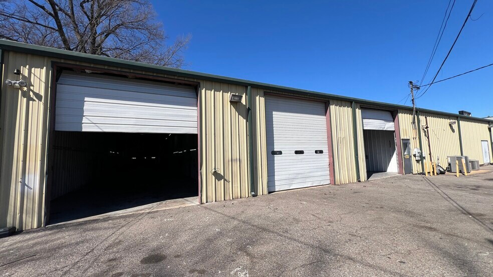 More Photos Of 1145 Brooks Rd, Memphis Mixed Retail For Sale