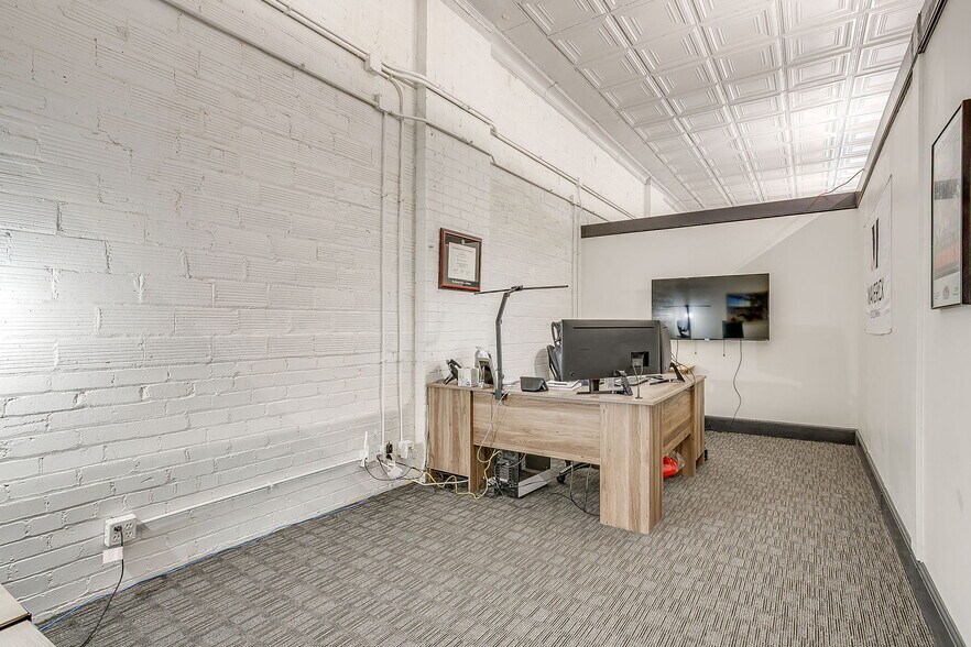 More Photos Of 215-219 S Main St, Fort Worth Storefront Retail Office For Lease