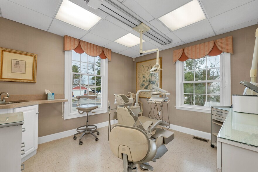 More Photos Of 205 Chelmsford St, Chelmsford Office Residential For Sale