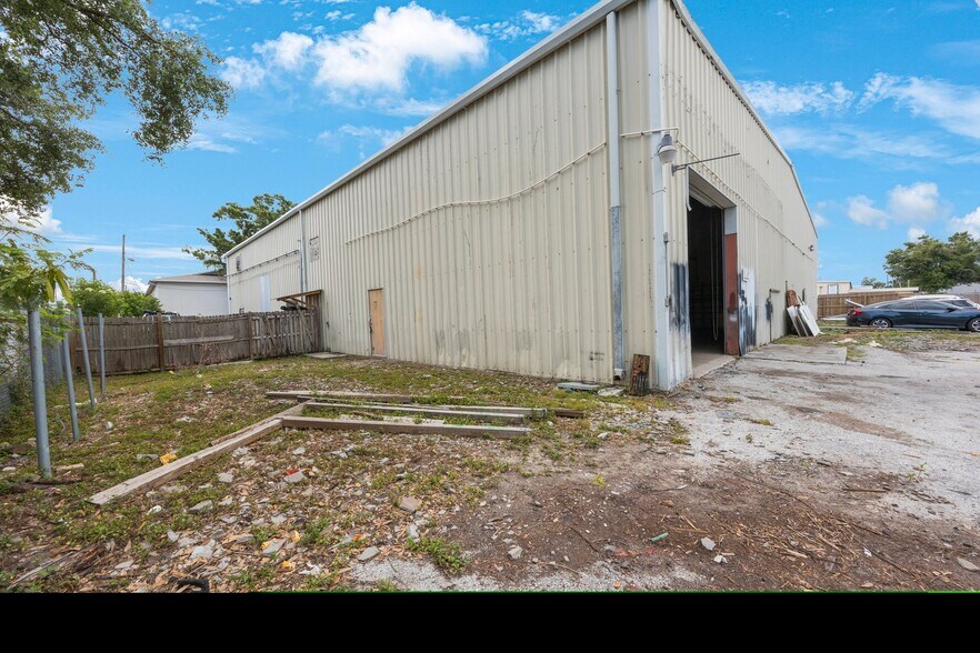 More Photos Of 9161 131st Pl N, Largo Warehouse For Lease