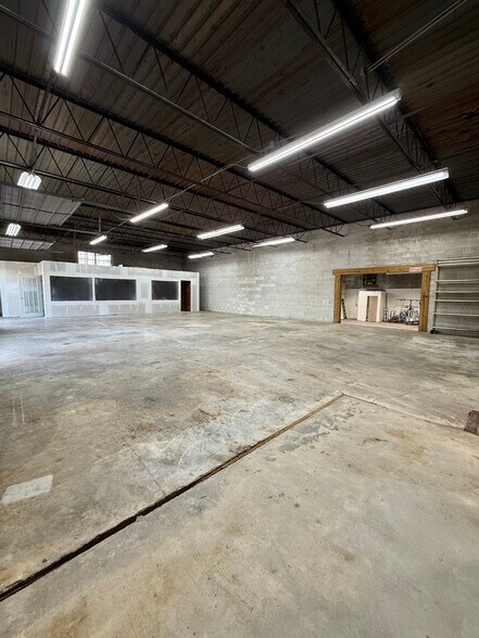 More Photos Of 936 Edith Ave, Lakeland Industrial For Sale