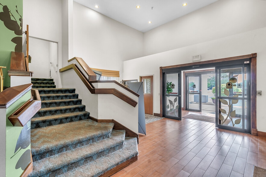 More Photos Of 220 Caravan Dr, Elkhart Hotel For Sale