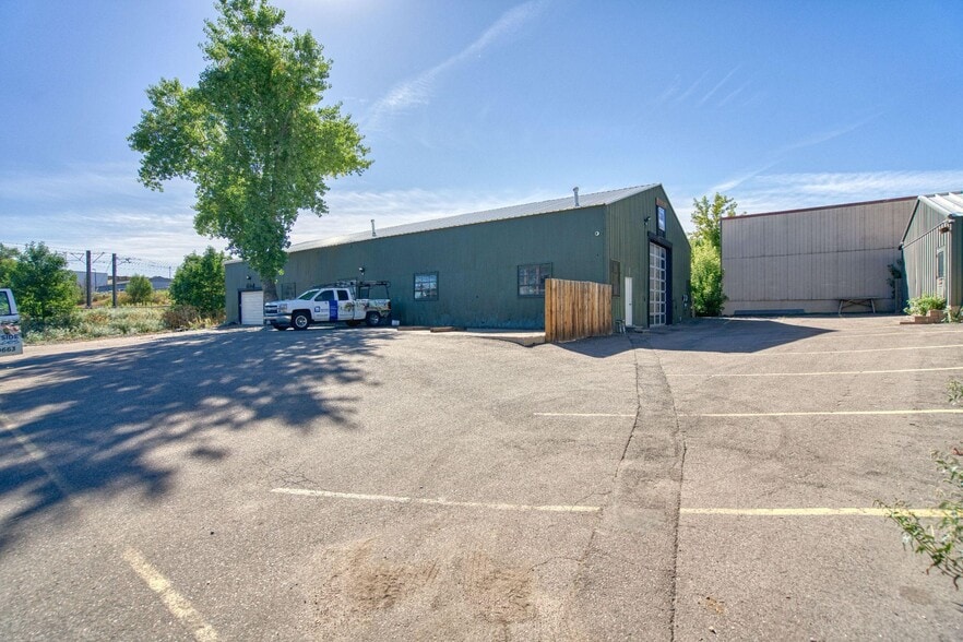 More Photos Of 950 Simms St, Lakewood Unknown For Lease