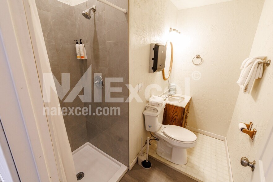 More Photos Of 1075 S Highway 191, Moab Hotel For Sale