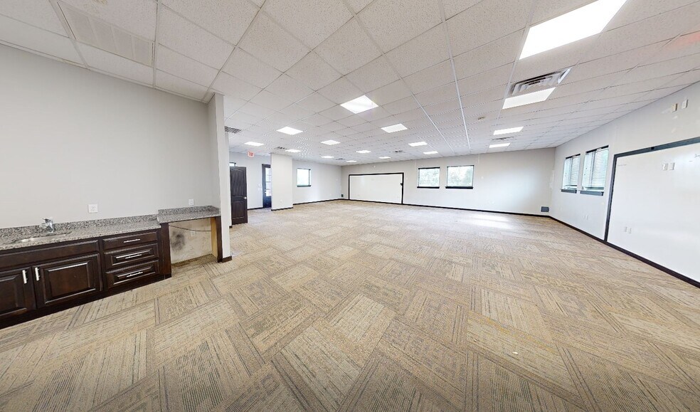 More Photos Of 1716 Signal Ridge Dr, Edmond Office For Sale