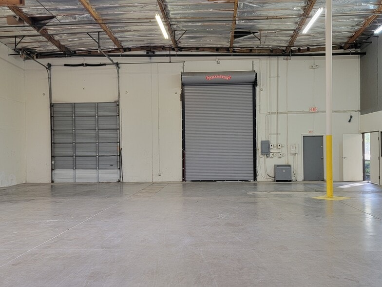 More Photos Of 3717 E Broadway Rd, Phoenix Warehouse For Lease