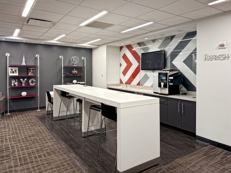 More Photos Of 104 W 40th St, New York Coworking Space