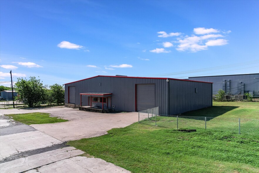 More Photos Of 2457 Interstate Park Dr, Buda Unknown For Lease