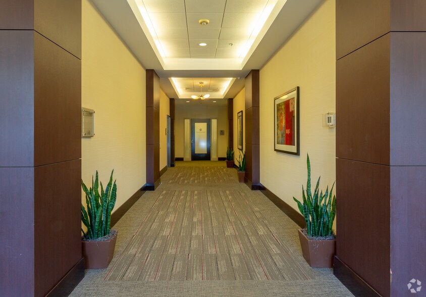 More Photos Of 2315 W Arbors Dr, Charlotte Medical For Lease