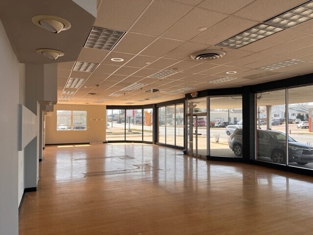 More Photos Of 5245 Ridge Rd, Parma Freestanding For Lease