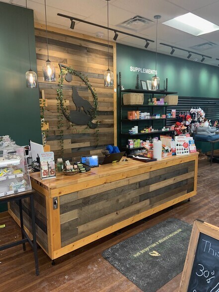 More Photos Of 9228 Highland Rd, White Lake Restaurant For Lease