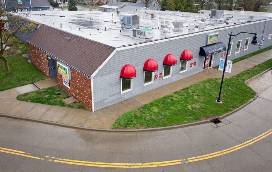 More Photos Of 125 Main St, Huron Bowling Alley For Sale