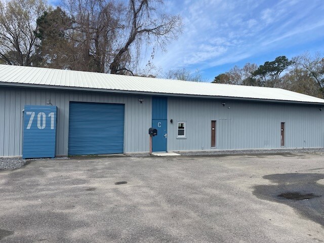 More Photos Of 701 Dupont Rd, Charleston Warehouse For Lease