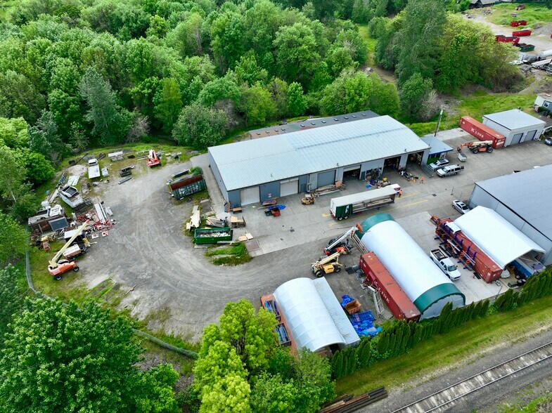 More Photos Of 3144 SE Tualatin Valley Hwy, Hillsboro Warehouse For Lease