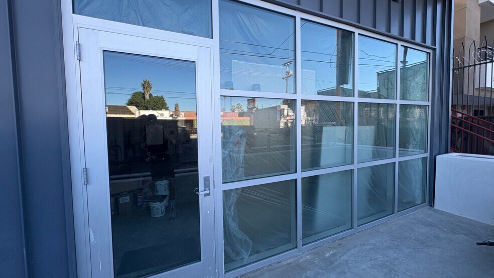 More Photos Of 13716 Victory Blvd, Valley Glen Apartments For Lease