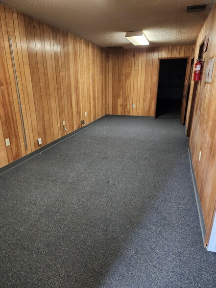 More Photos Of 4652 E Waterloo Rd, Stockton Warehouse For Lease