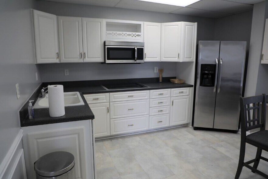 More Photos Of 11805 Pika Dr, Waldorf Research And Development For Lease