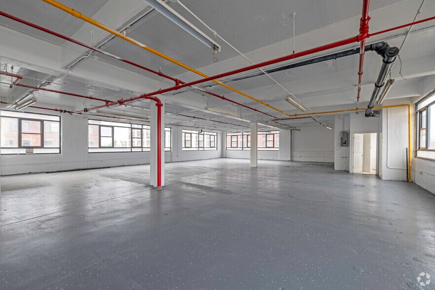 More Photos Of 753-755 E 134th St, Bronx Warehouse For Lease