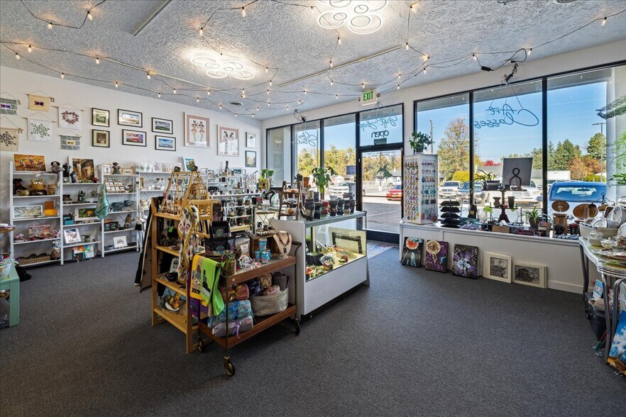 More Photos Of 6421-6517 W Ustick Rd, Boise Freestanding For Lease