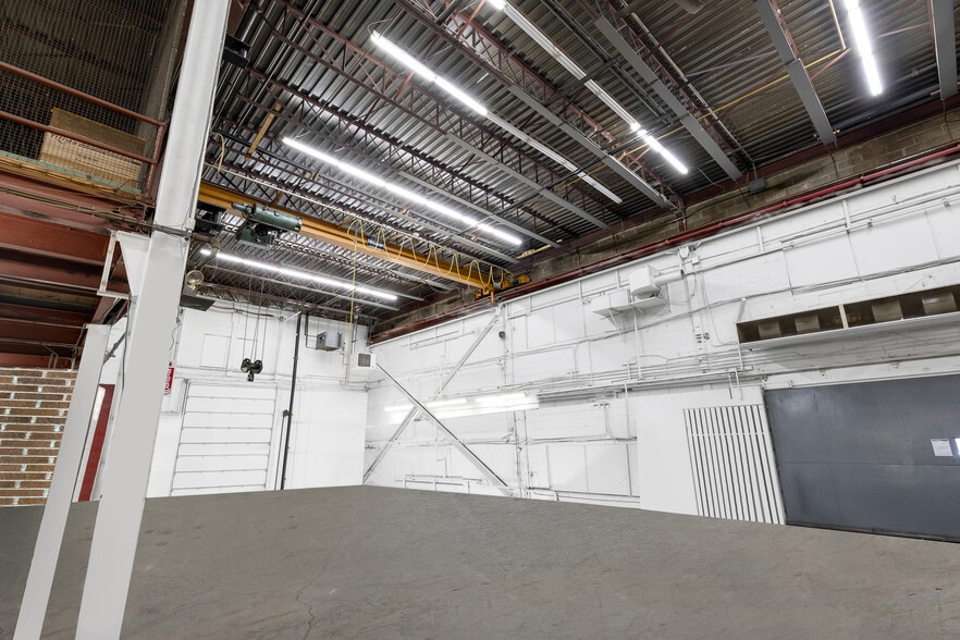 More Photos Of 262 Rue Scott, Saint-Jérôme Warehouse For Sale