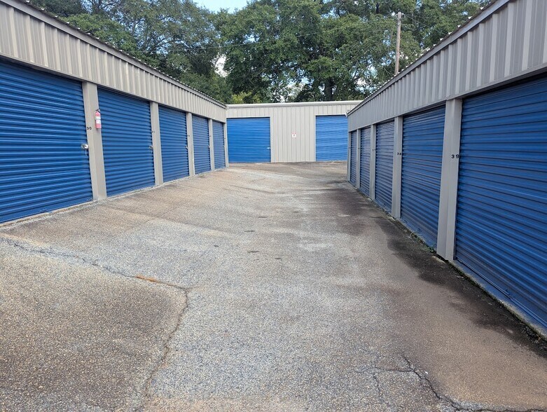 Primary Photo Of 1412 Parker St, Americus Self Storage For Sale
