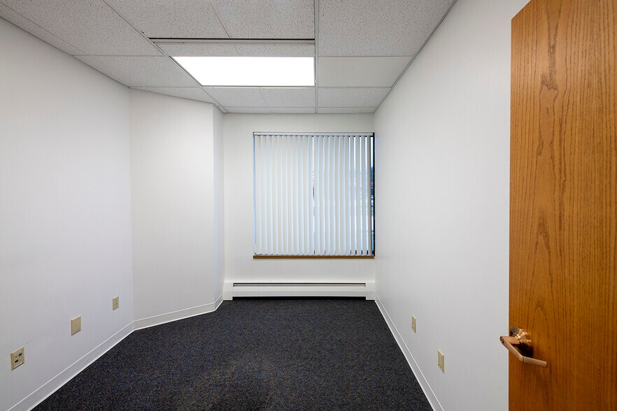 More Photos Of 6701 Rockside Rd, Independence Medical For Lease